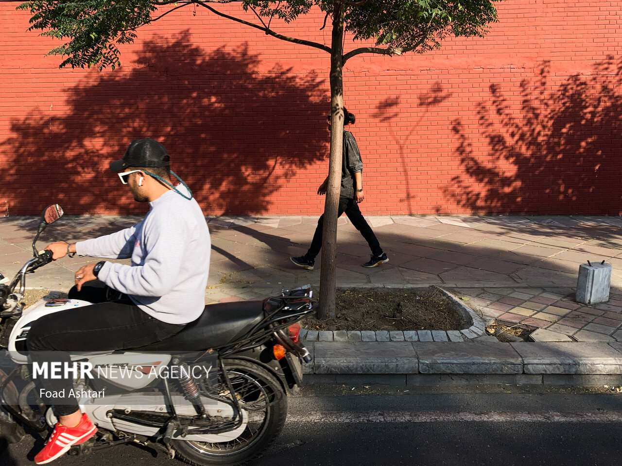 تصاویر متفاوت و کمتر دیده‌شده از روزمره مردم تهران 