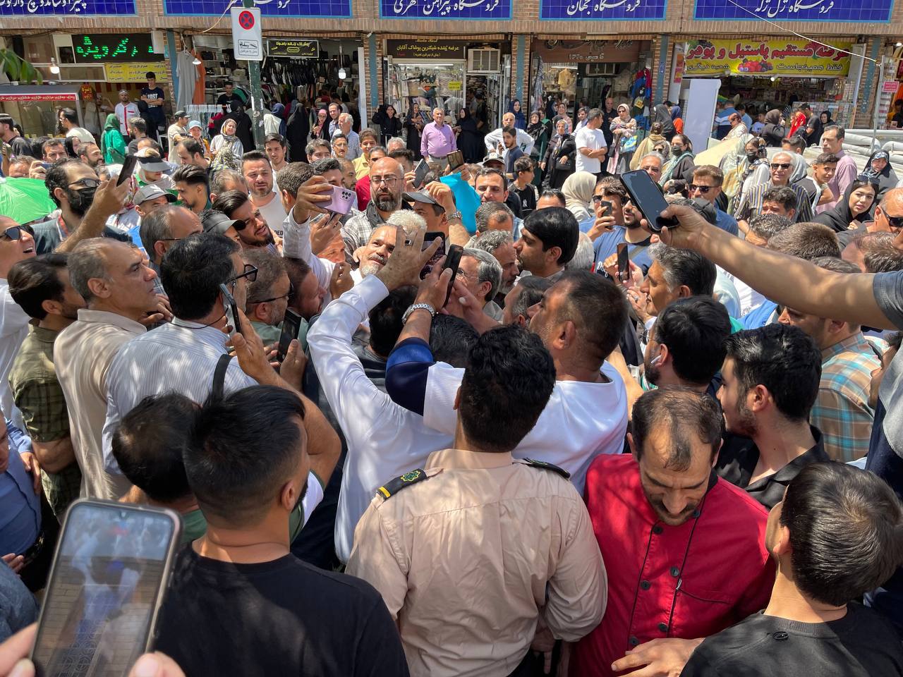 اکران نمایش تازه احمدی‌نژاد؛ امروز و در بازار تهران