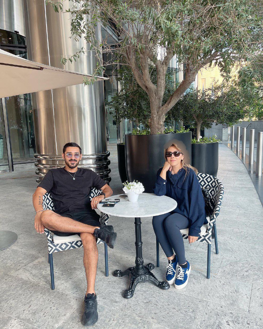 عکس عاشقانه رضا قوچاننژاد و همسرش در دبی