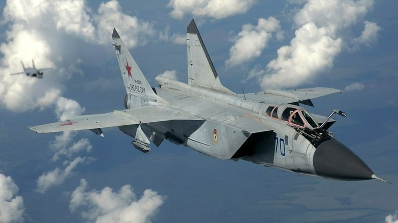 9-a-mig-31-in-flight