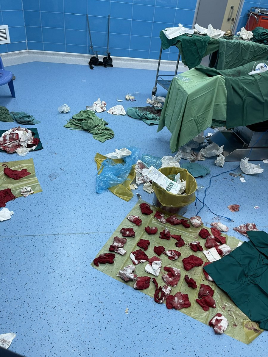 عکس حاشیه‌ساز از وضعیت بهداشت در یک اتاق عمل