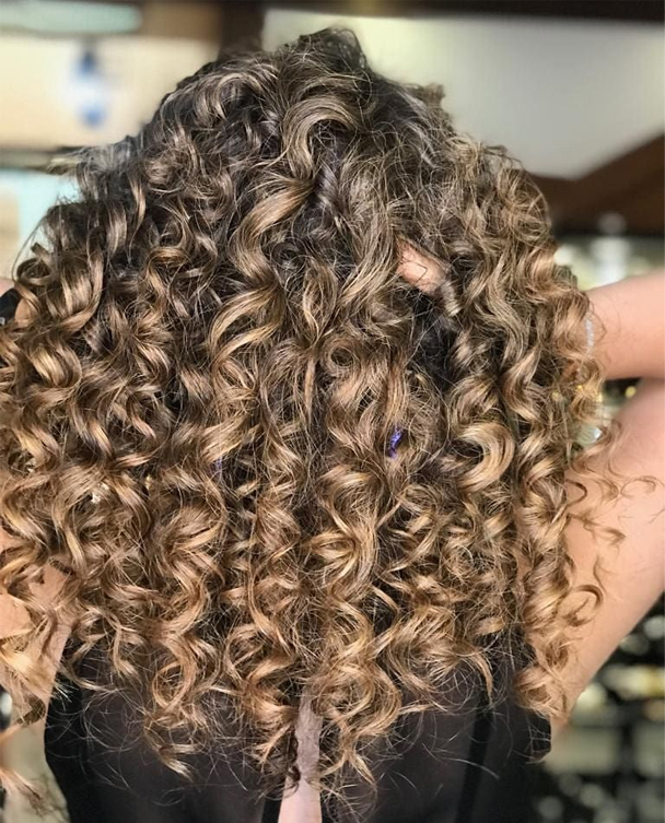 سالن زیبایی مونا یزدانی – محدوده شمال غرب و مرکز تهران