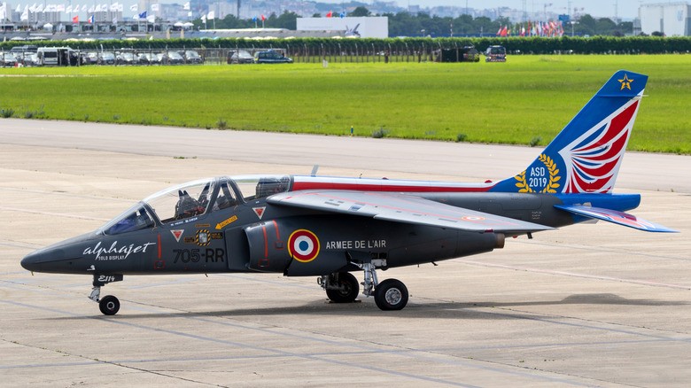 1-dornier-dassault-alpha-jet-on-tarmac