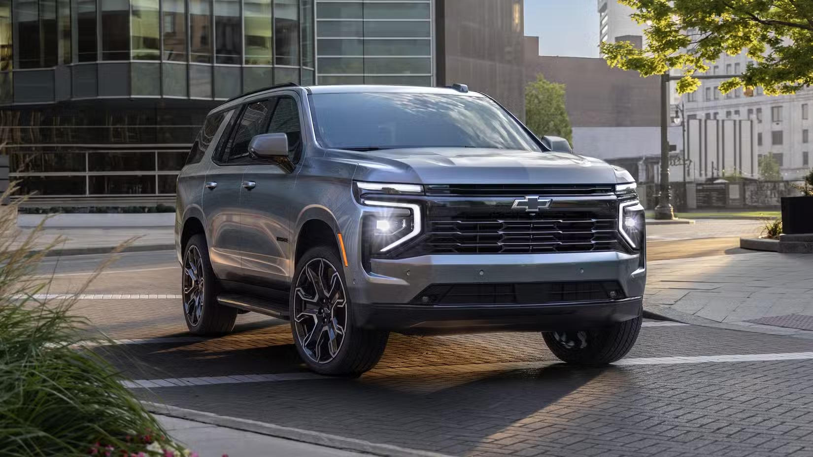 2025-chevrolet-tahoe-rst-001