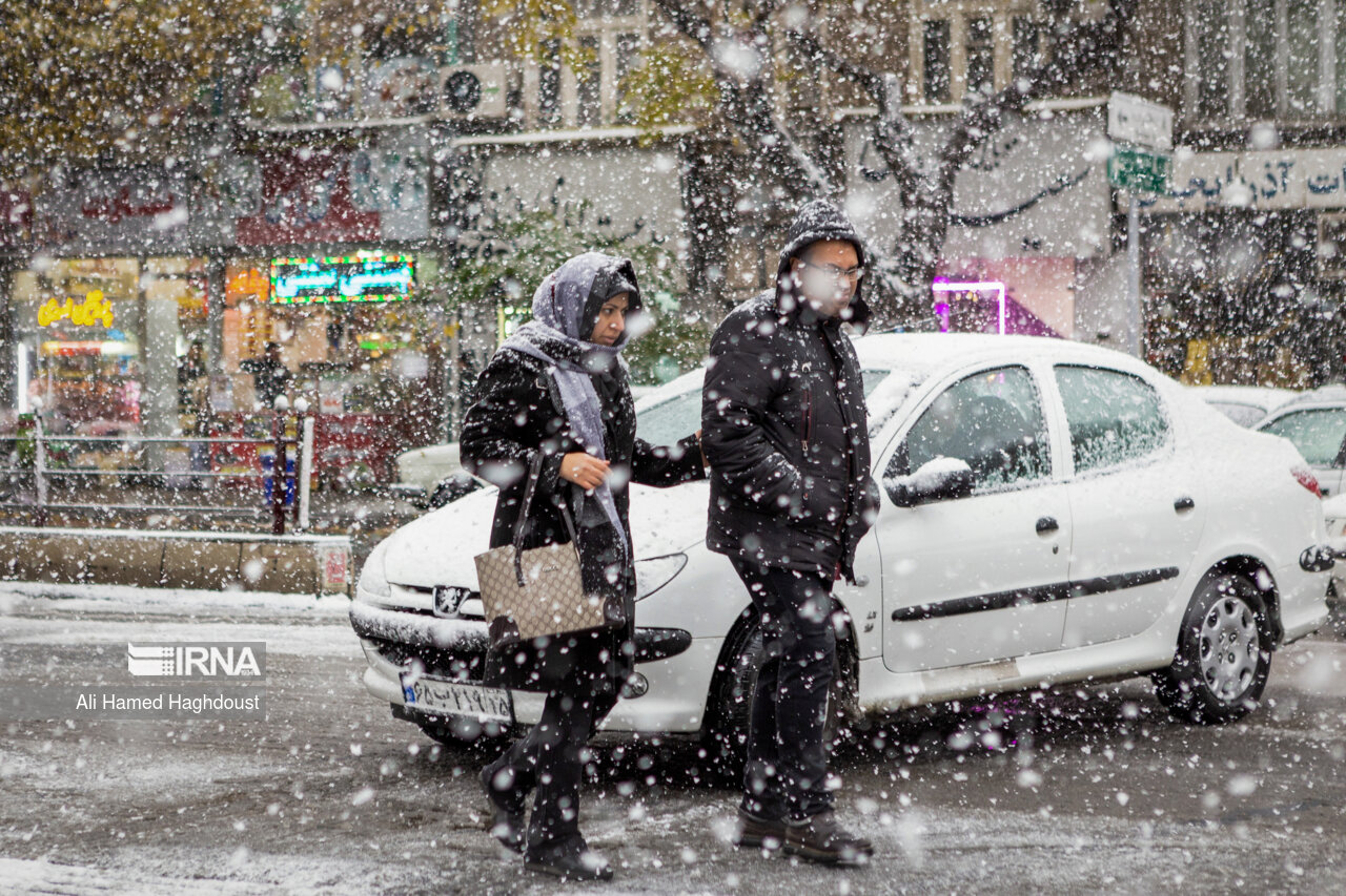 تصاویری از بارش اولین برف پاییزی در تبریز