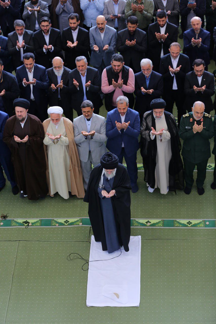 تصاویری از چهره‌ها در صف اول نماز عید فطر تهران