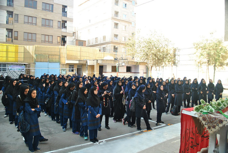 گزارشی ممنوعه از یک دبیرستان دخترانه در خیابان ولیعصر تهران