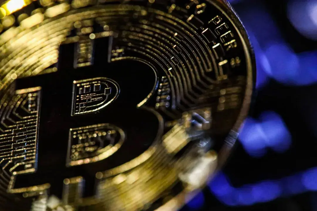 bitcoin-gold-coin-closeup-63f0ef970056c7d7ecdd3a9c