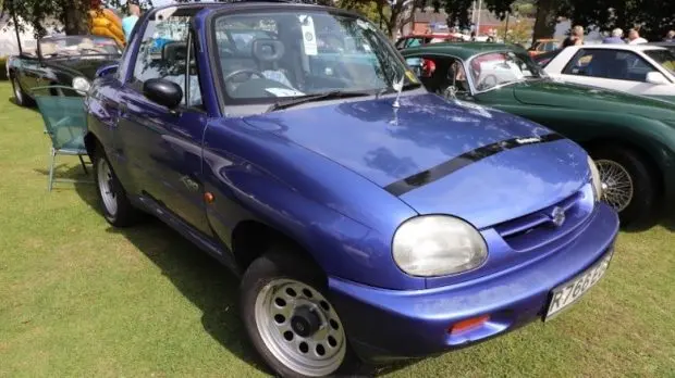 blue-suzuki-x-90-parked-on-grass-at-a-car-show-5-620x348