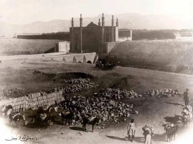 عکس تاریخی از دروازه خانی‌آباد در تهران قدیم