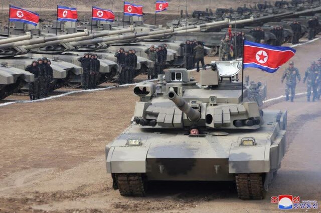 رونمایی کیم از تانک پیشرفته کره شمالی