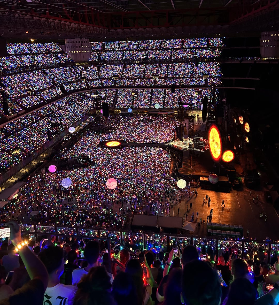 this-is-the-proof-of-there-is-no-bad-seat-in-coldplay-v0-ehik8tvqjlmb1