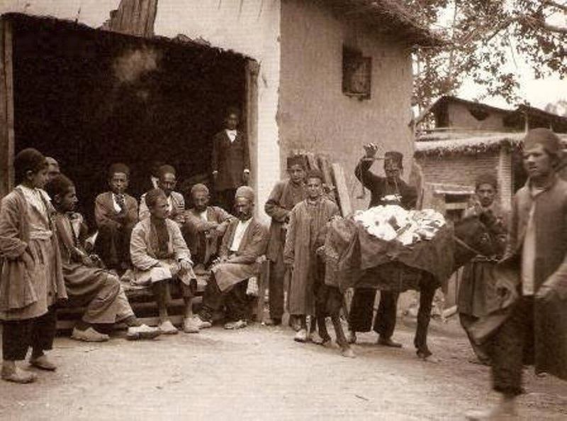 تصویری جالب از یک قندفروش تهرانی در اواخر قاجار