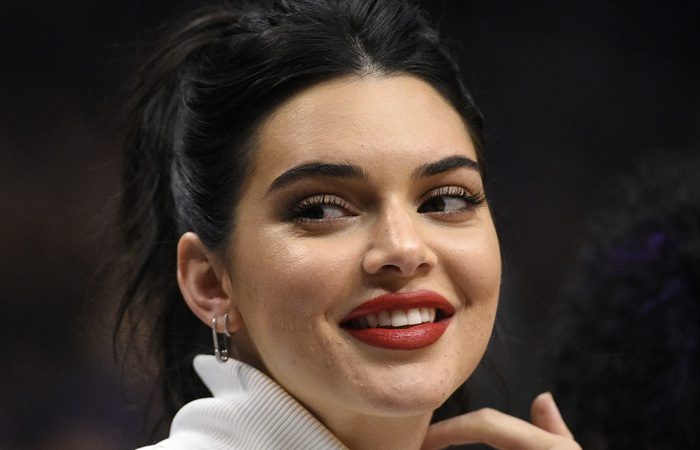 kendal-jenner-19-700x450