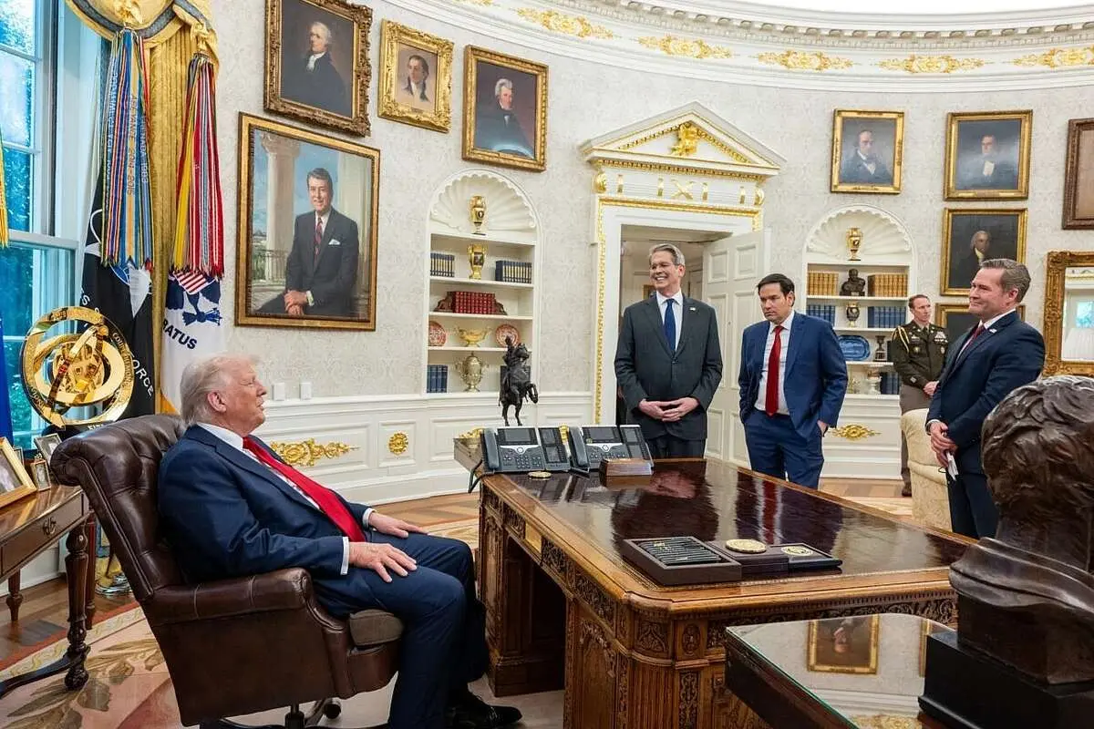 مشاوران+ترامپ