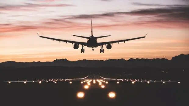 airplane-just-about-to-touch-down-on-the-runway-2-620x348_11zon