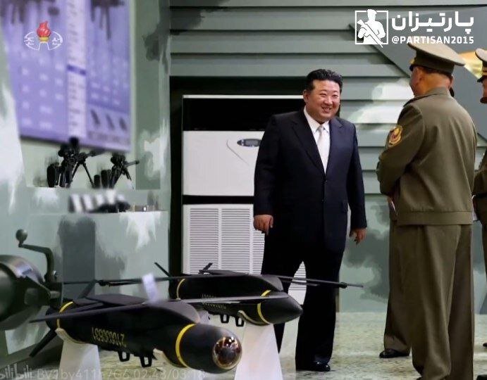 لبخند رضایتِ کیم جونگ اون به ژنرال ارتش