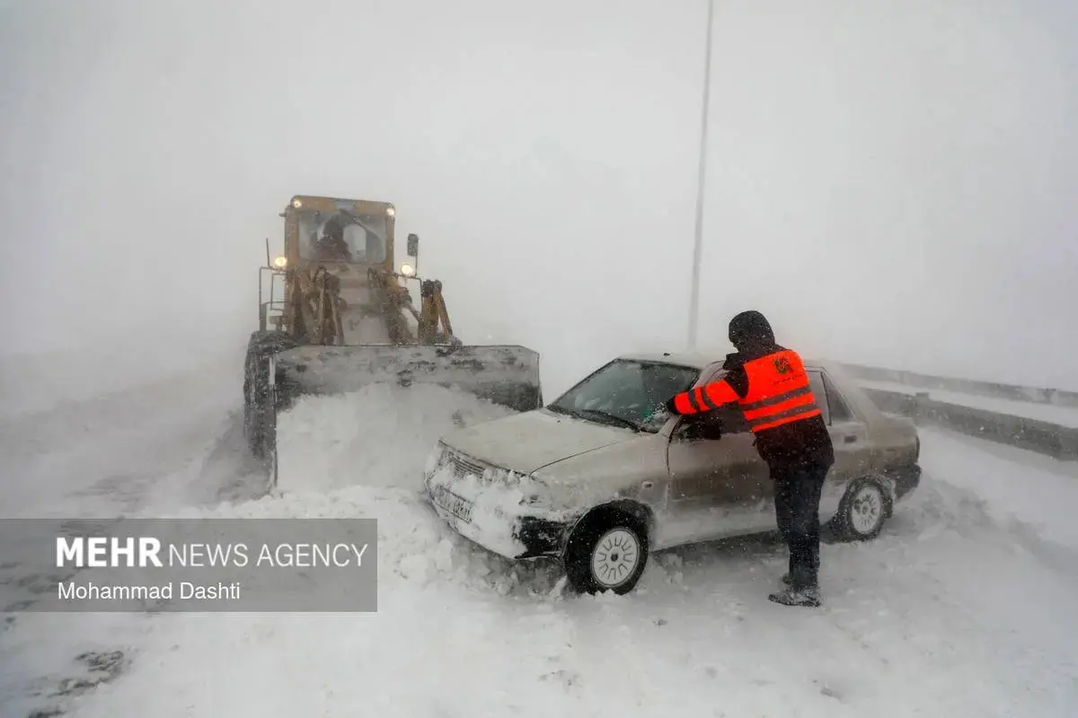 گیر+کردن+خودروها+در+برف (9)