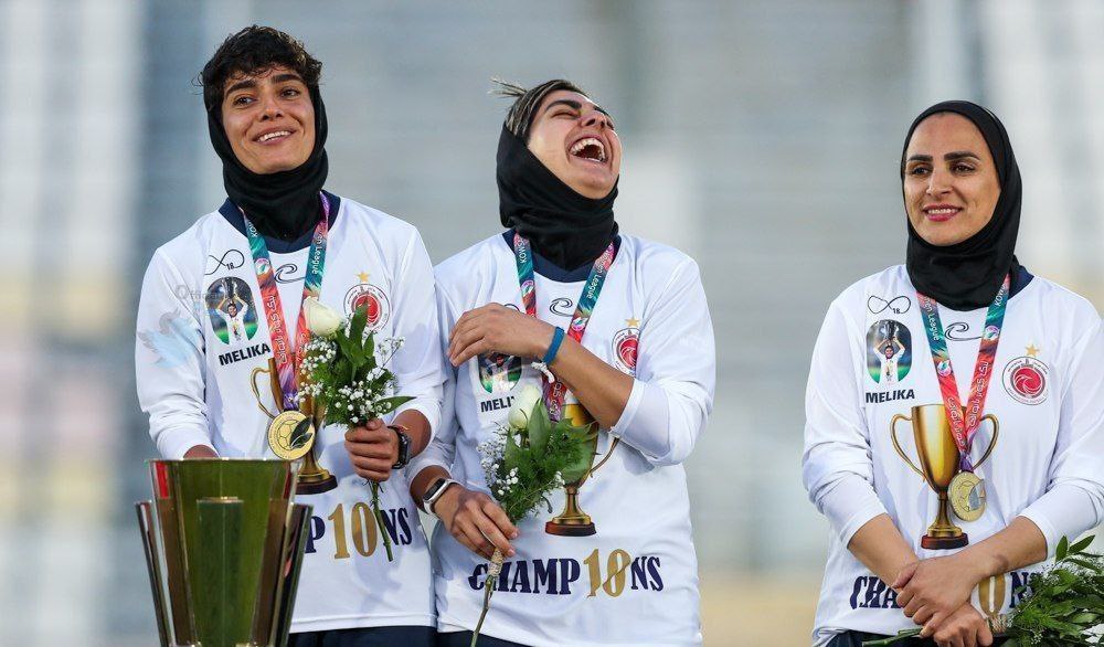 حضور این زن، جشن قهرمانِ فوتبال ایران را تحت‌تاثیر قرار داد