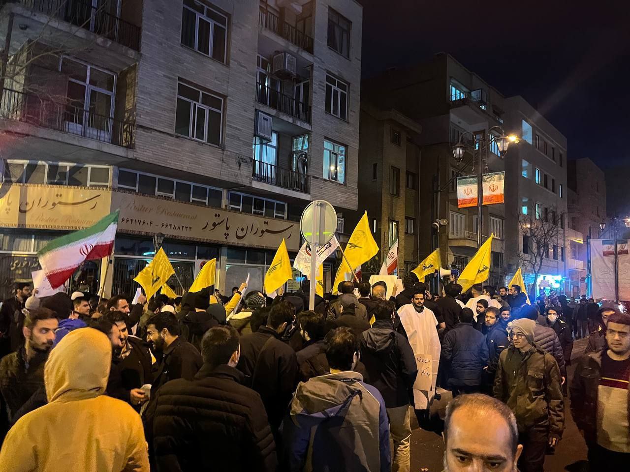 تصاویری از تجمع کفن‌پوشان تهرانی در خیابان 