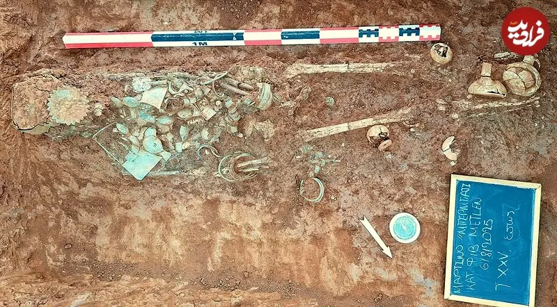 lady-with-the-inverted-diadem_11zon