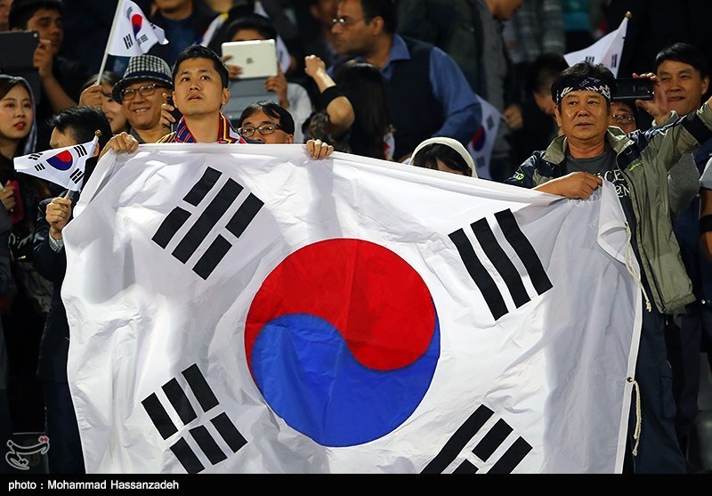 استایل دو زن هوادارِ کره جنوبی بحث‌برانگیز شد