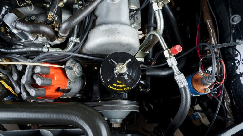 5-automatic-transmission-fluid-tank-in-a-car