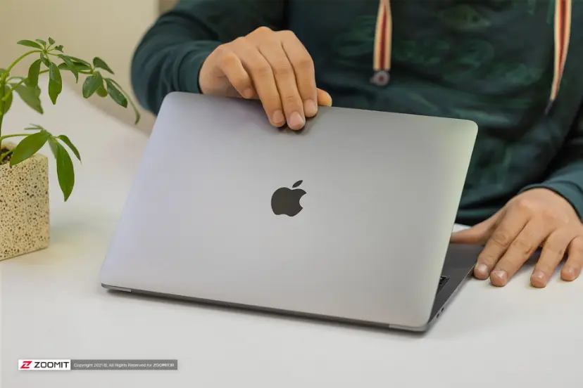 2021-2-man-is-opening-the-macbook-pro-13-m1-lid-on-the-desk-638bb344e851e87ca676d963