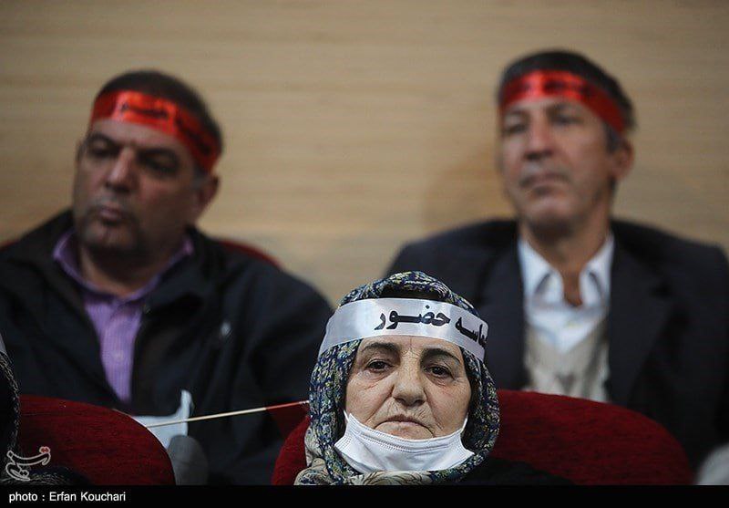 عکس خاص از یک زن در همایش انقلابی تهران
