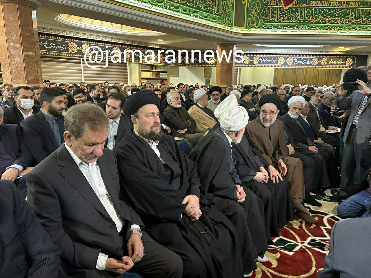 عکسی از خاتمی، روحانی و چند چهره مشهور در یک حسینیه