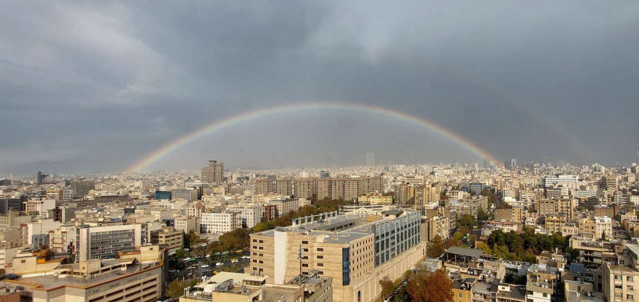 تصاویری زیبا از رنگین‌کمان امروز در آسمان تهران