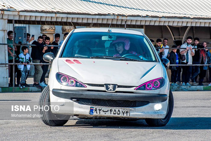 بانوان با پراید هاچ‌بک و 206 در مسابقات اتومبیل‌رانی اسلالوم