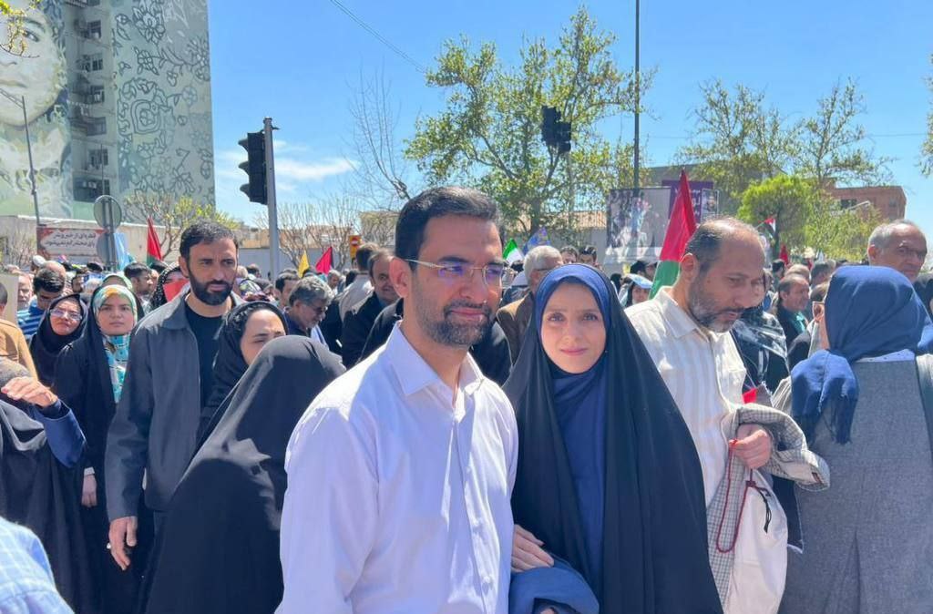 حضور یهویی آذری جهرمی و همسرش در راهپیمایی روز قدس