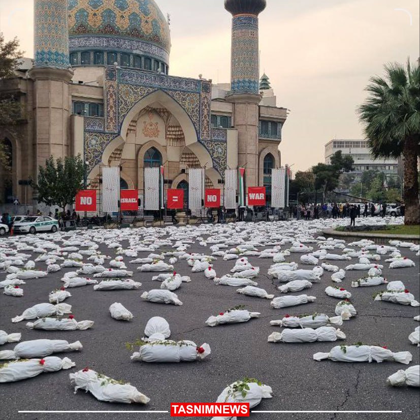 تصویری از صدها کفن در میدان فلسطین تهران