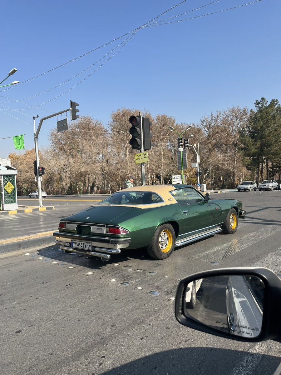 خودروی کلاسیکی که در اصفهان، چشم همه را گرفت