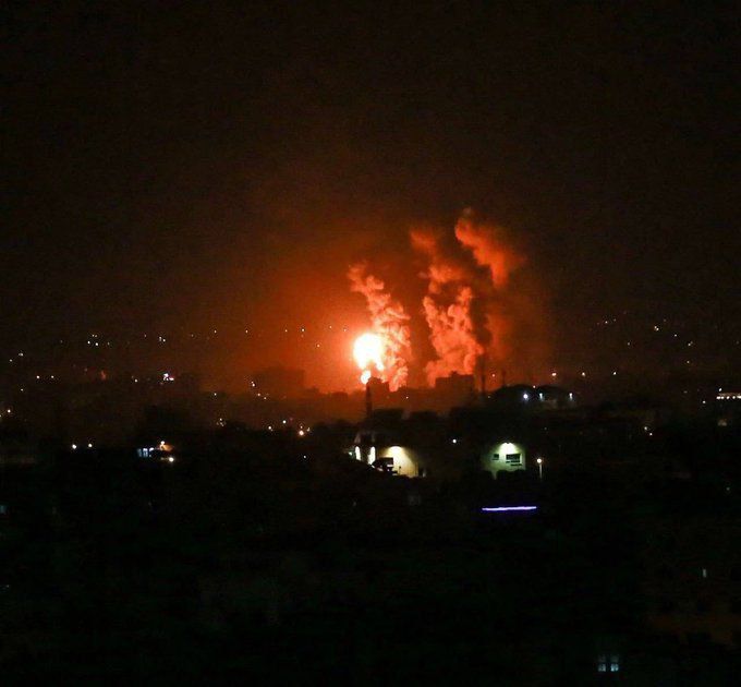 حملات گسترده اسرائیل از زمین، دریا و هوا به غزه 