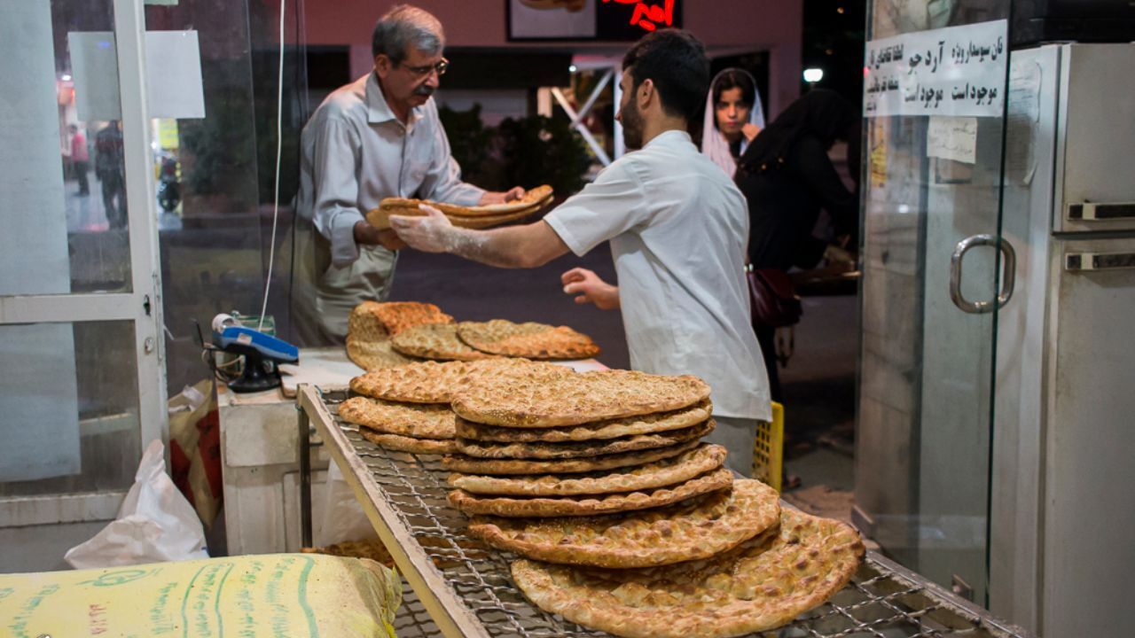 در ایران بر سر دستمزد مردم انگلیس دعوا شد!