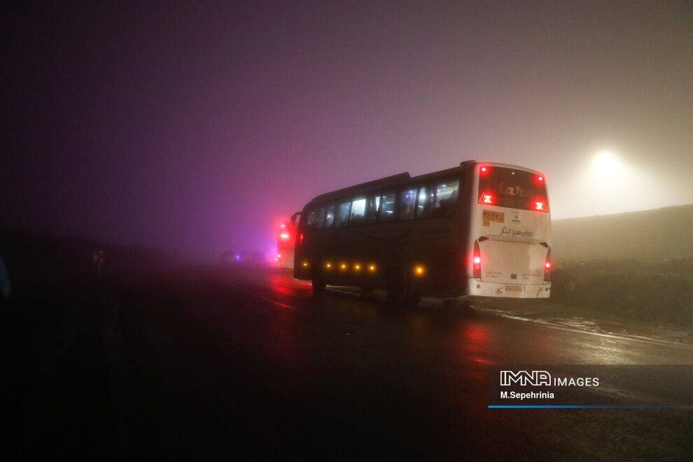 تصاویری از شدت سرمای هوا در محل حادثه بالگرد