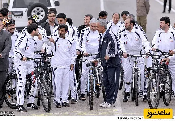 دوچرخه سواری محمود احمدی نژاد با تیپ اسپرت