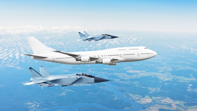 why-fighter-jets-escort-planes-1