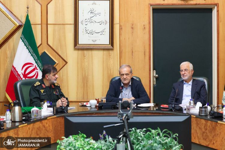 حضور+پزشکیان+در+ستاد+فراجا+و+جمع+فرماندهان+ارشد+انتظامی+(3)