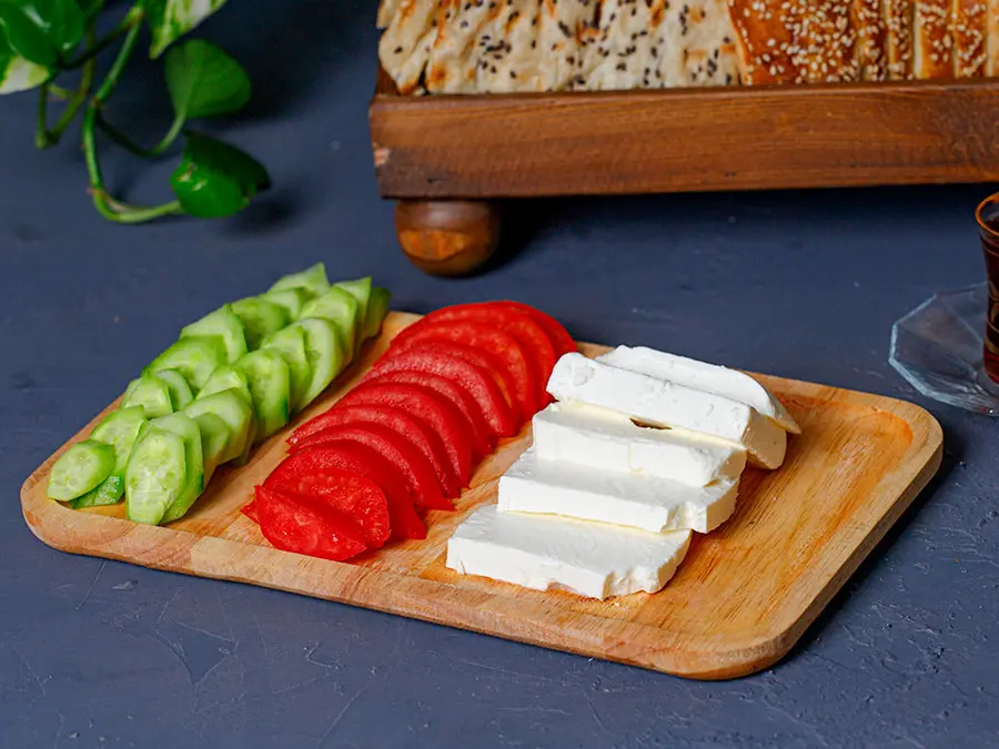 bread_cheese_tomato_and_cucumber_c_hese_tazegi