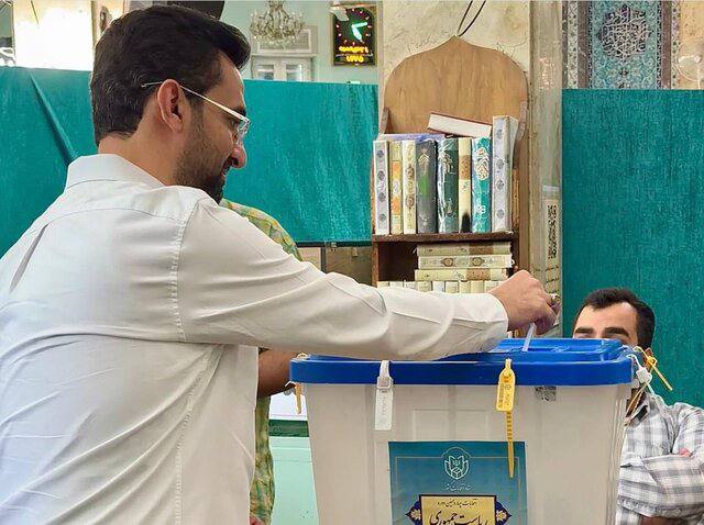 عکس شاد آذری‌جهرمی پای صندوق رای پربازدید شد