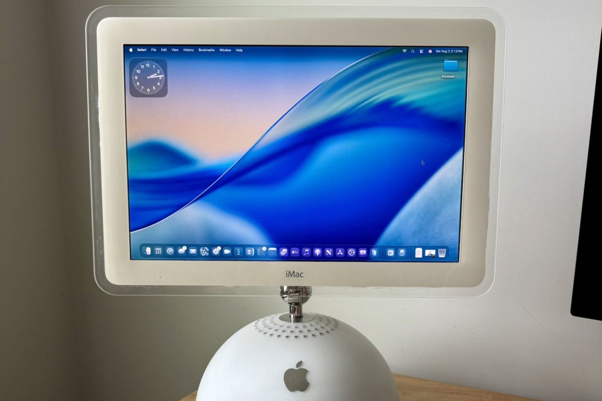 imac-g4-with-mac-os-26-6891f77c4a11743828d58044