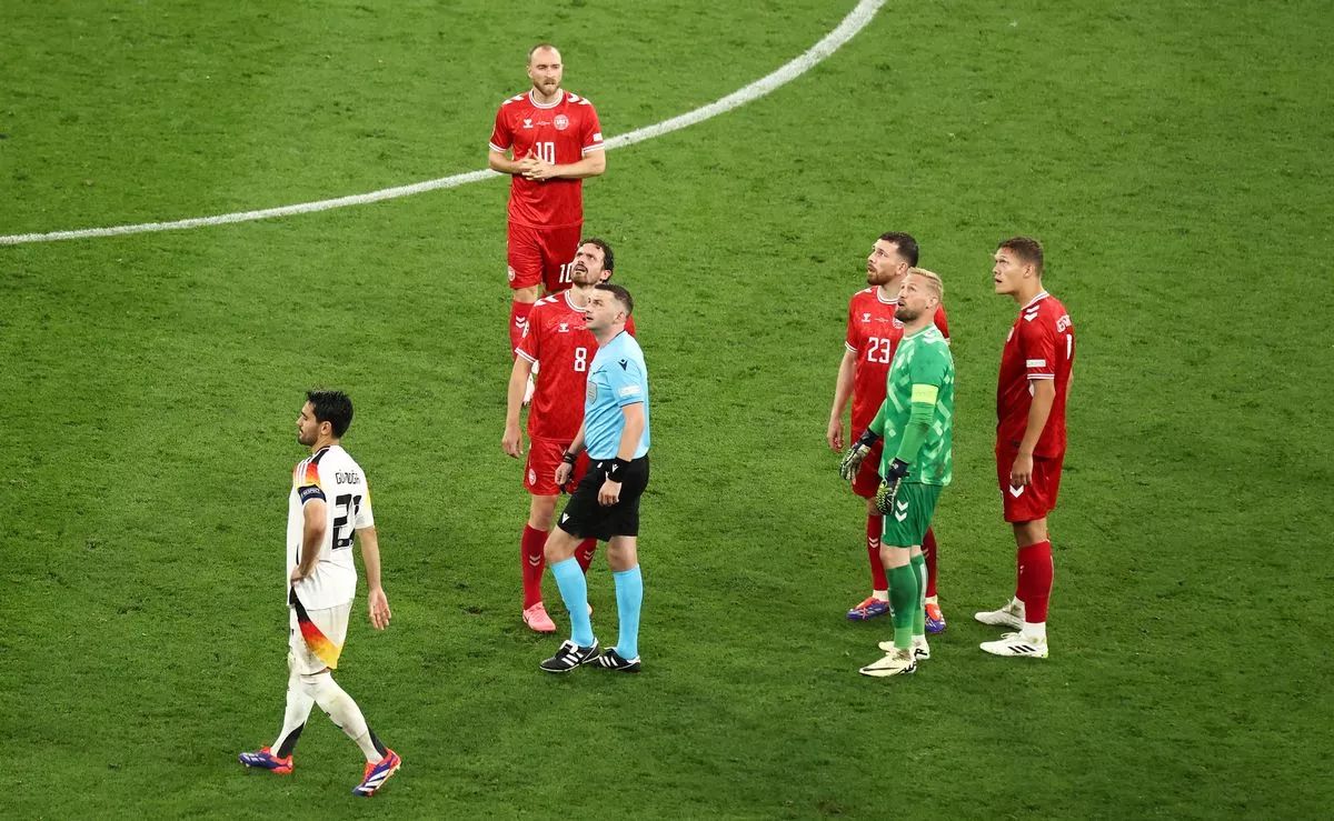 دستگیری اسپایدرمن در بازی آلمان و دانمارک