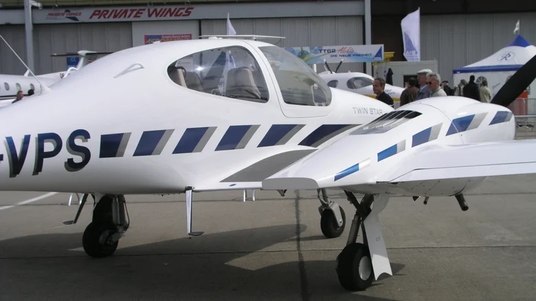 1-propeller-planes-powered-by-diesel-engines-diamond-da42-twin-star-1756196667