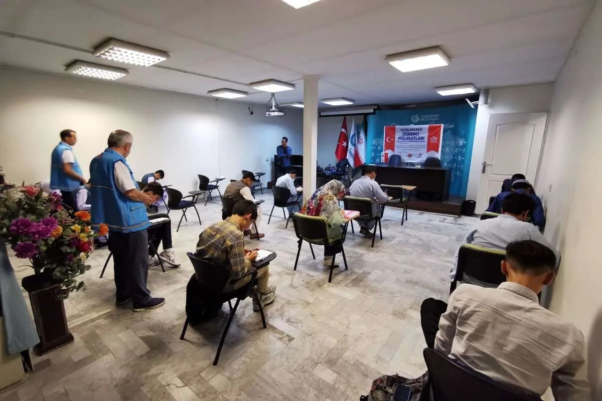 AA-20220606-28088304-28088301-TURKIYEDE_OKUMAK_ISTEYEN_IRANLI_OGRENCILER_TAHRANDA_SINAV_HEYECANI_YASADI-Buyuk