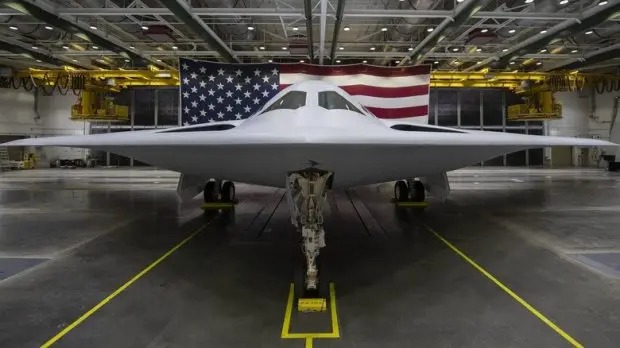 the-b-21-raider-in-a-hanger-2-620x348_11zon