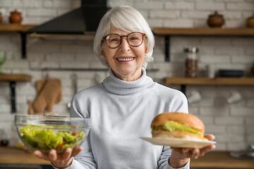 ۴ عادت غذایی برای به تعویق انداختن پیری
