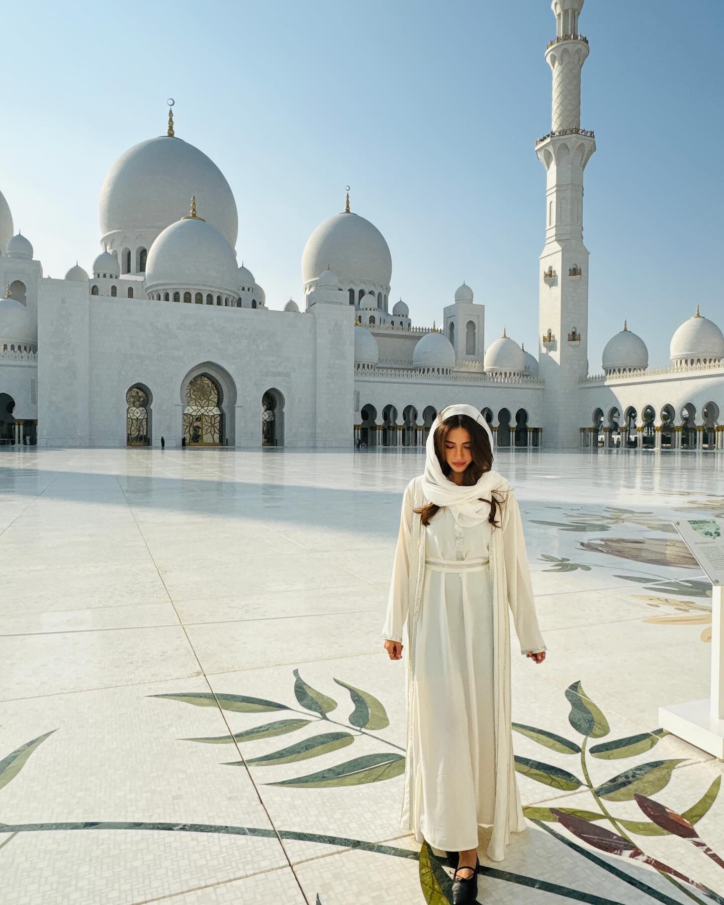 استایل باحجاب بازیگر مشهور ترک در امارات